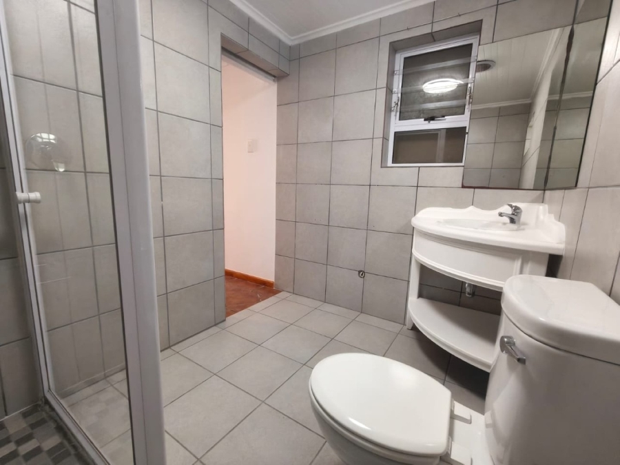 To Let 1 Bedroom Property for Rent in Westcliff Western Cape